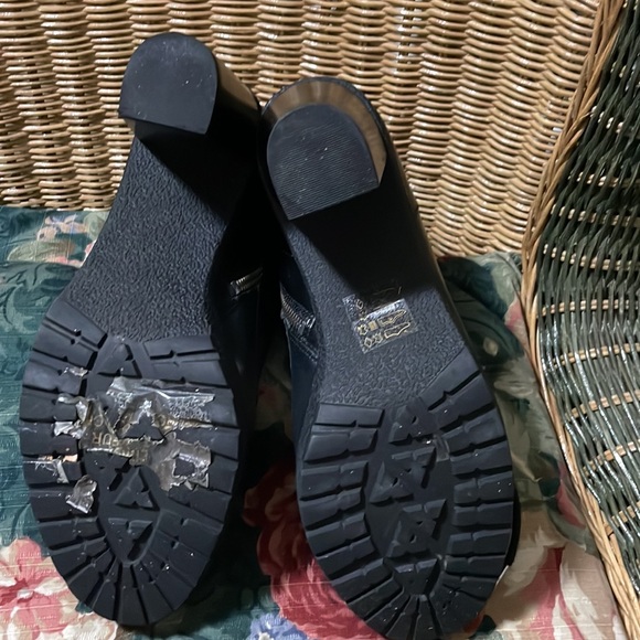 New without tags, Michael Kors booties size 10 - Picture 5 of 8